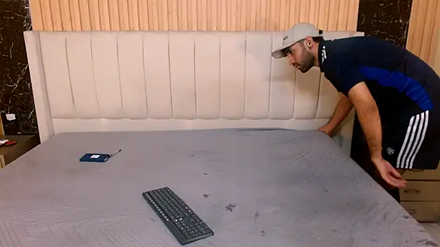 MilanZaire online show from 12/19/25, 12:25