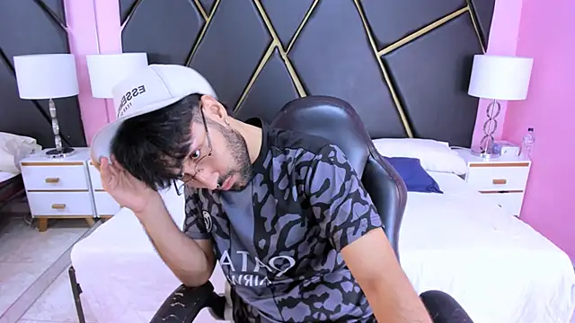 MilanZaire online show from 11/07/25, 03:00