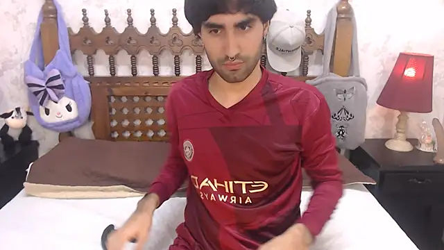Snapshot of MilanZaire chatting on 03/18/25, 11:42 MilanZaire online show from 03/18/25, 11:42