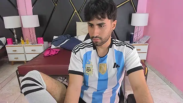 MilanZaire online show from 11/23/25, 10:09