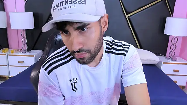 MilanZaire online show from 11/05/25, 01:52