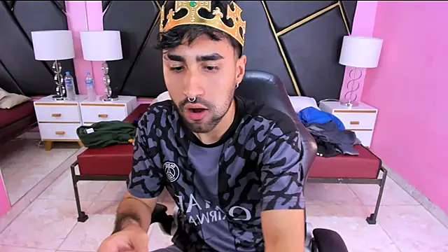 MilanZaire online show from 10/30/25, 01:48