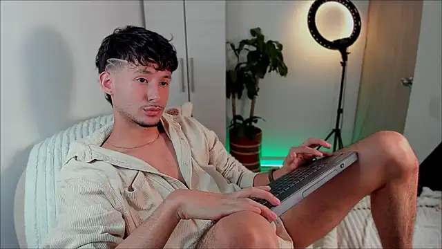 dimitri targaryen online show from 01/06/25, 03:42