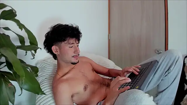 dimitri targaryen online show from 02/16/25, 04:42