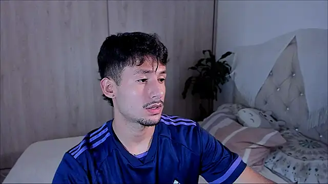 dimitri targaryen online show from 10/03/25, 09:49