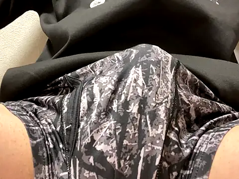 Snapshot of lkun9 chatting on 12/02/25, 07:32 lkun9 online show from 12/02/25, 07:32