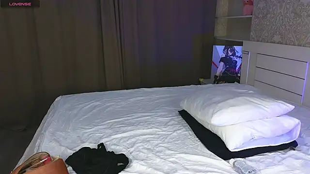 Diana Moon  online show from 11/23/25, 01:26