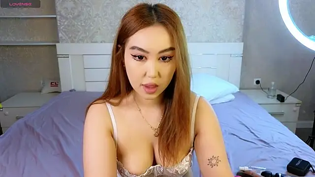 Diana Moon  online show from 04/22/26, 01:45