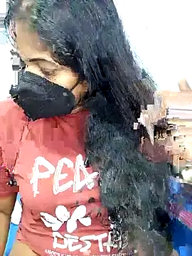 Snapshot of DISNI1997 chatting on 02/05/26, 05:36 DISNI1997 online show from 02/05/26, 05:36