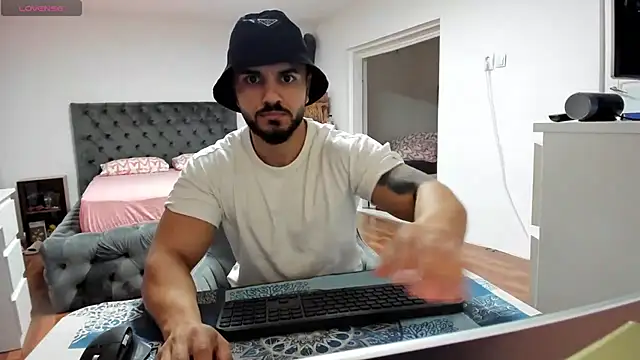 supermanboy94 online show from 11/05/25, 06:38