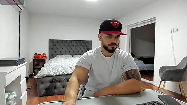 supermanboy94 online show from 11/27/25, 06:36