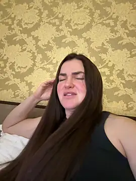 Karolina llove online show from 11/24/25, 10:54