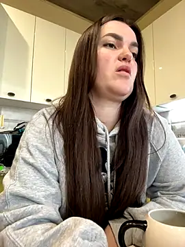 Karolina llove online show from 10/28/25, 07:18