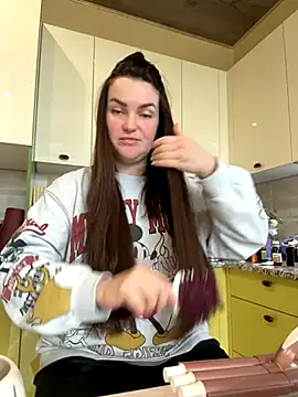 Karolina llove online show from 10/29/25, 10:47