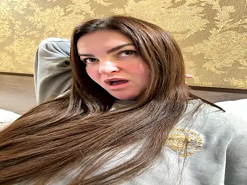 Karolina llove online show from 11/25/25, 11:21