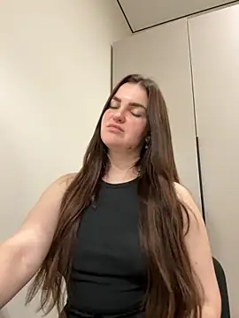 Karolina llove online show from 11/28/25, 11:54