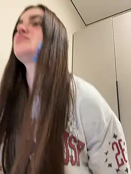 Karolina llove online show from 11/30/25, 10:27