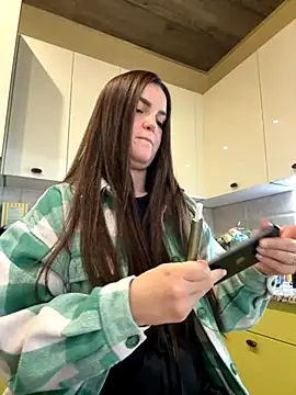 Karolina llove online show from 10/21/25, 10:47