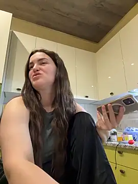 Karolina llove online show from 11/12/25, 12:04