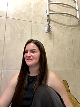 Karolina llove online show from 11/24/25, 10:48