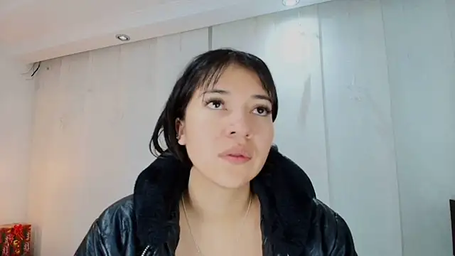 lina bedoya  online show from 12/19/25, 11:45