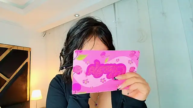 lina bedoya  online show from 06/09/26, 11:44