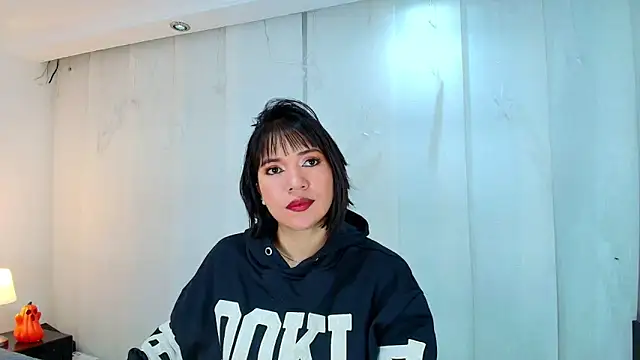 Snapshot of lina_bedoya_ chatting on 10/16/25, 11:29 lina bedoya online show from 10/16/25, 11:29