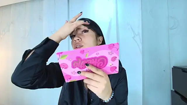 lina bedoya  online show from 12/15/25, 11:49