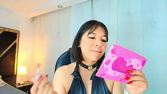 lina bedoya  online show from 06/18/26, 11:37
