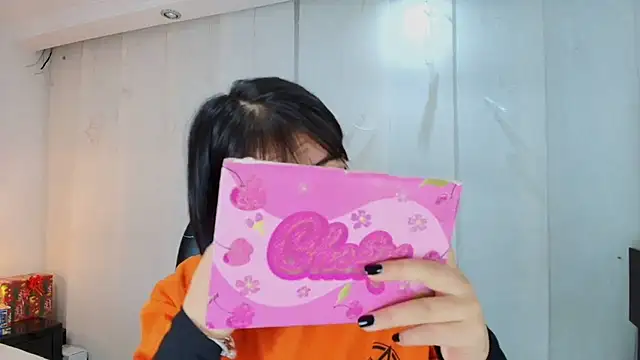 lina bedoya  online show from 12/18/25, 11:36