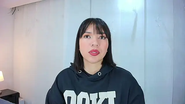Snapshot of lina_bedoya_ chatting on 09/30/25, 11:27 lina bedoya online show from 09/30/25, 11:27