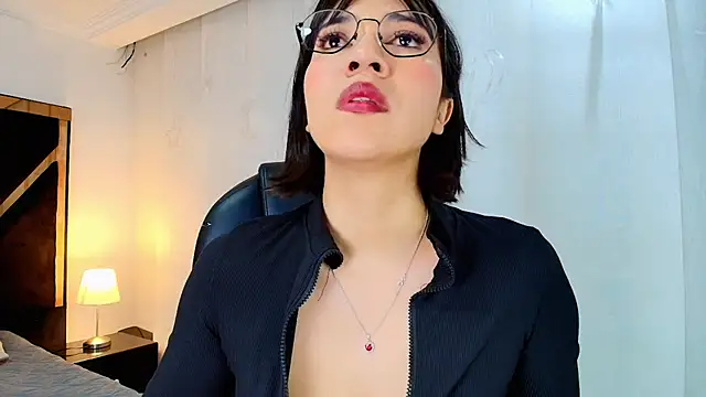 lina bedoya  online show from 05/11/26, 11:44