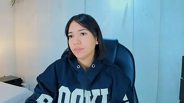 lina bedoya  online show from 11/28/25, 11:43