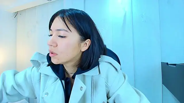 lina bedoya  online show from 11/29/25, 11:32