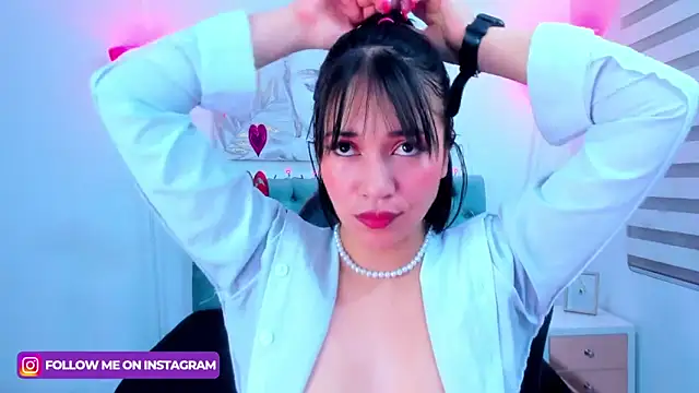 Snapshot of lina_bedoya_ chatting on 02/12/25, 12:01 lina bedoya online show from 02/12/25, 12:01