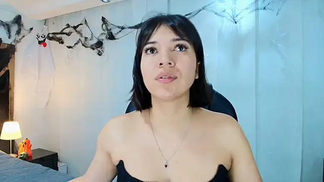 lina bedoya  online show from 11/12/25, 11:36