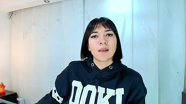 lina bedoya  online show from 10/21/25, 11:31