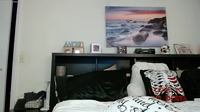 CrystalLakeXO online show from 10/02/25, 06:50