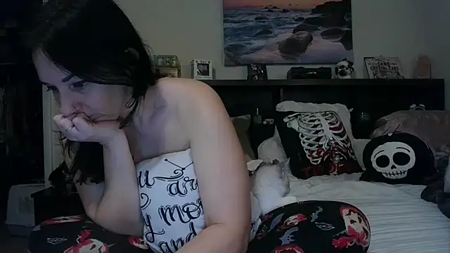 CrystalLakeXO online show from 10/14/25, 04:46