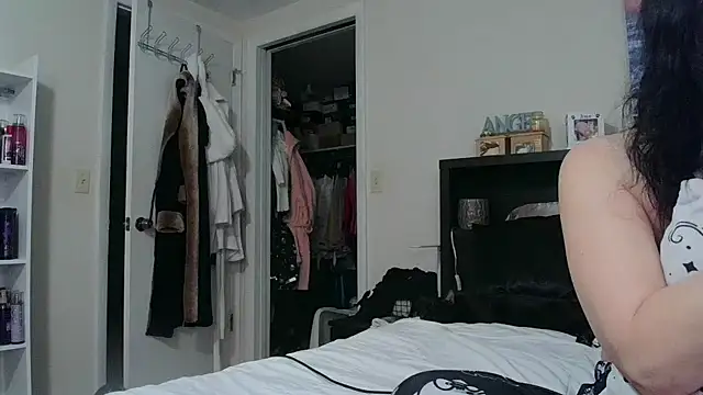 CrystalLakeXO online show from 10/12/25, 06:26