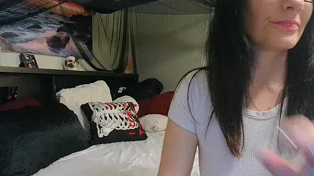 CrystalLakeXO online show from 04/05/26, 06:20