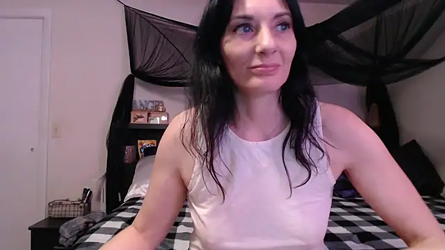 CrystalLakeXO online show from 06/17/26, 05:51