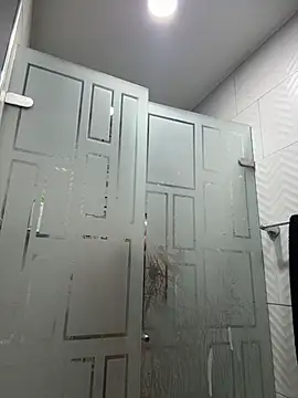 SaraParisi online show from 10/27/25, 10:22