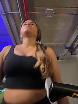 SaraParisi online show from 11/13/25, 05:06