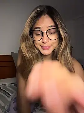 SaraParisi online show from 10/31/25, 03:58