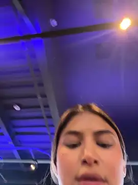 SaraParisi online show from 10/31/25, 05:31