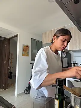 SaraParisi online show from 12/03/25, 07:35