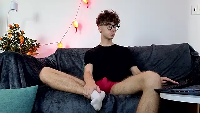 Joseph  Quinn online show from 02/17/26, 01:36