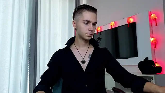 Joseph  Quinn online show from 04/11/26, 07:45