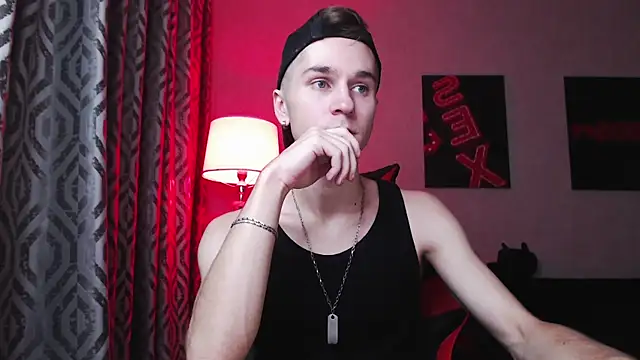 Snapshot of Joseph__Quinn chatting on 11/30/25, 11:44 Joseph Quinn online show from 11/30/25, 11:44